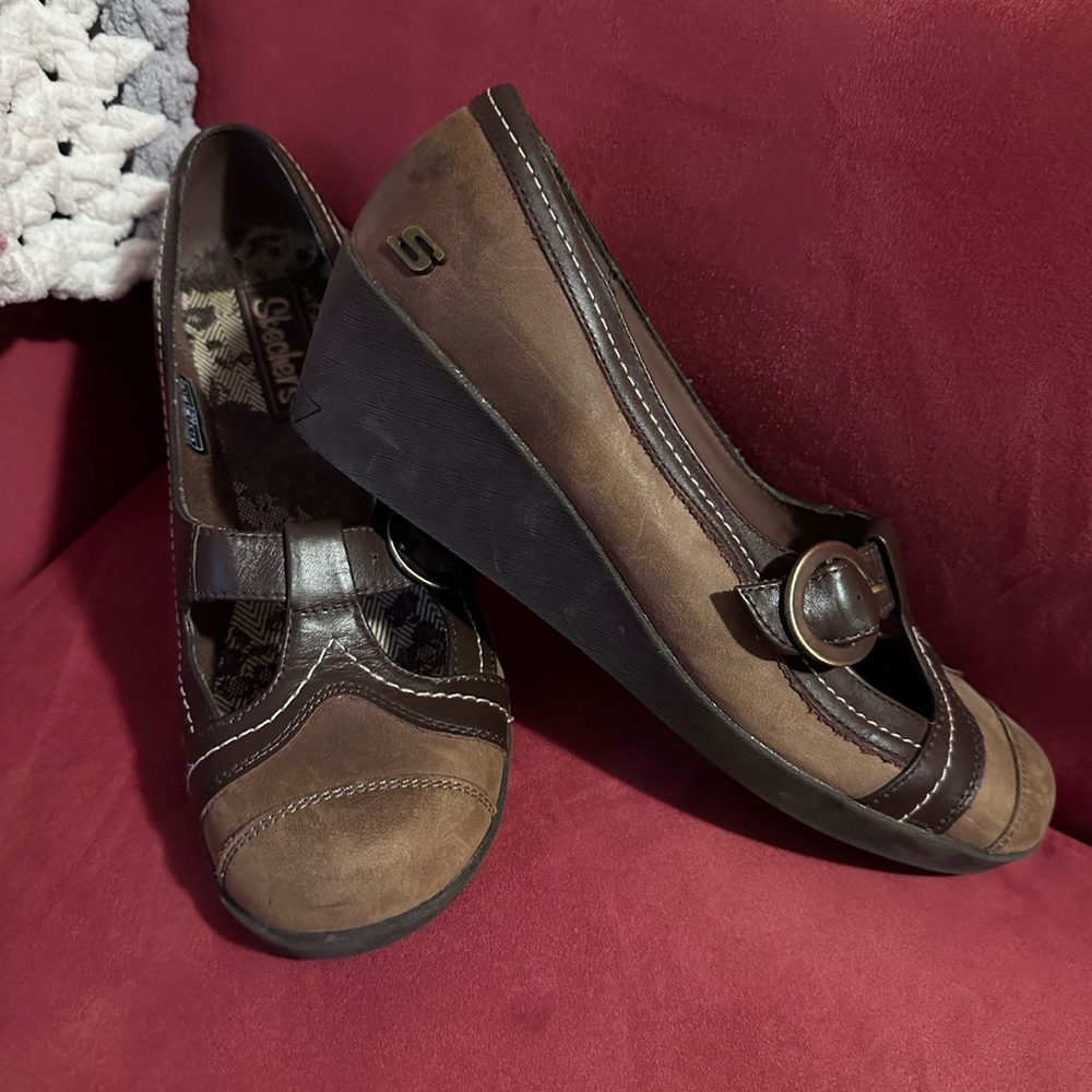 Beautiful Vintage Sketchers Leather Wedge Shoes